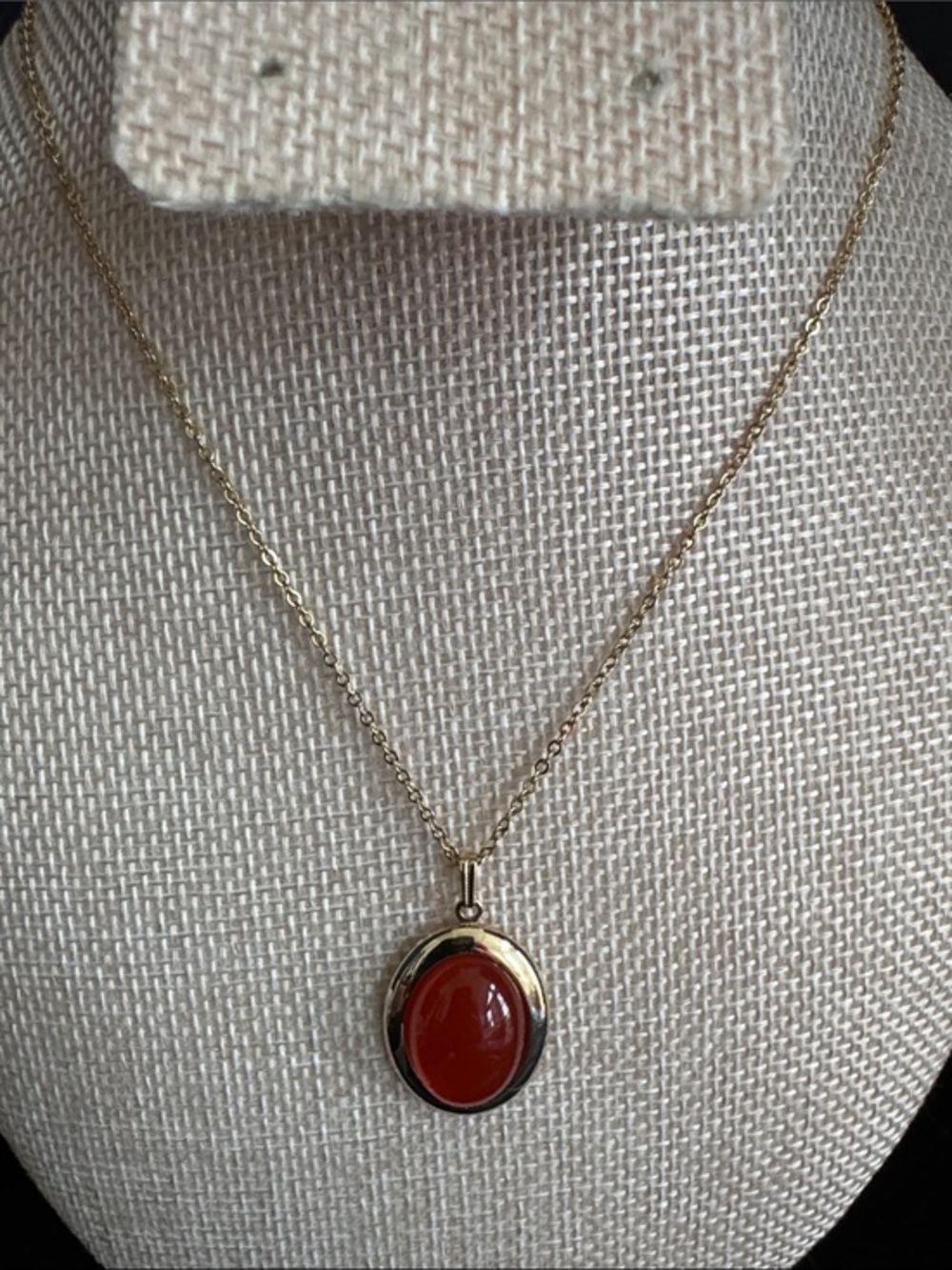 VTG Sarah Coventry Faux Carnelian Cabochon Pendant Necklace Gold-Tone